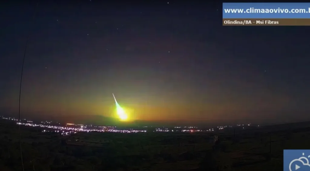 Meteoro Ilumina o Céu do Nordeste: Noite se Transforma em Dia